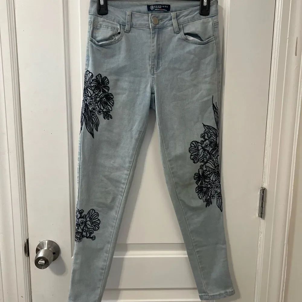 Jeans - Picture 1 of 6